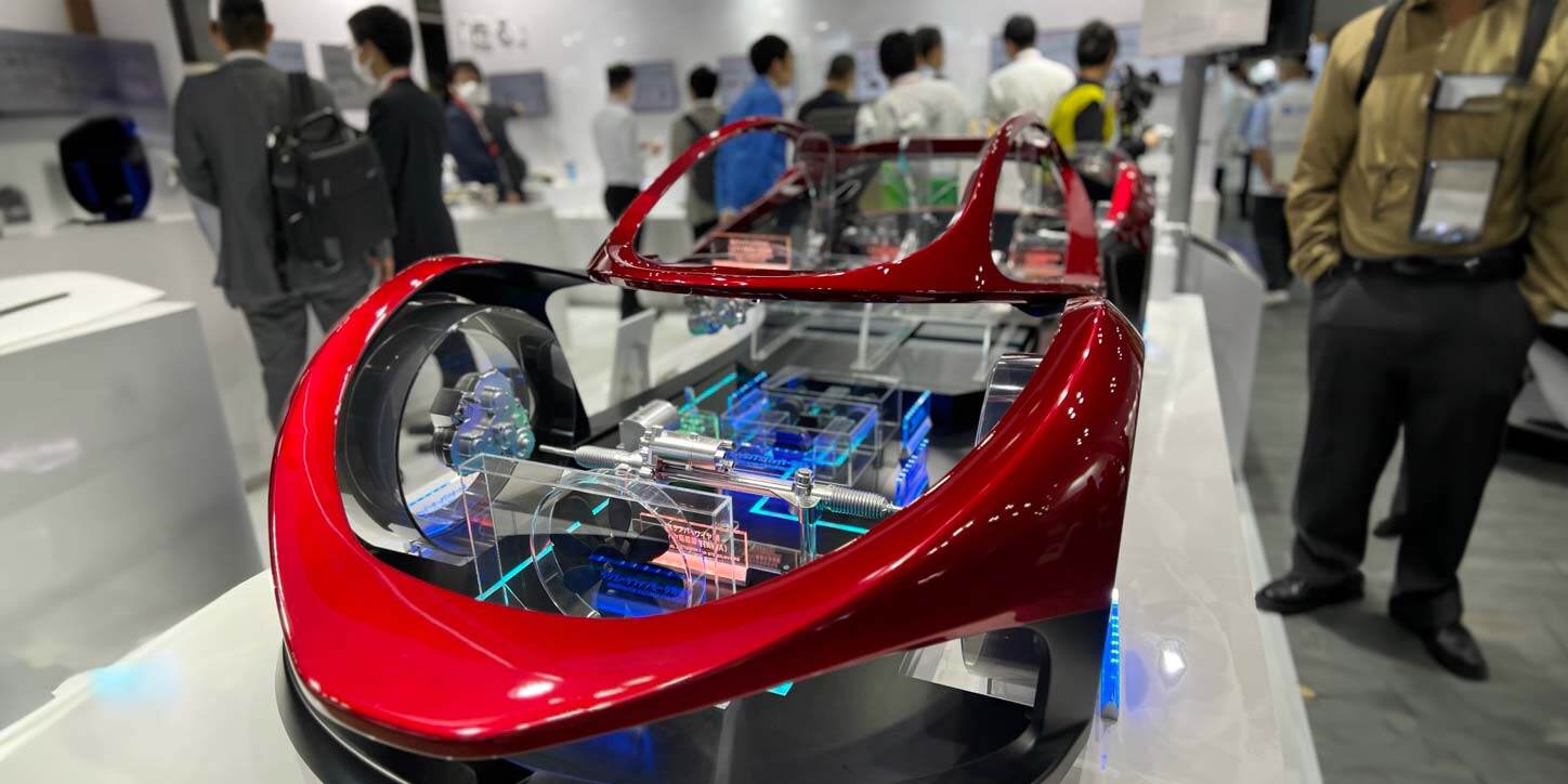 Stringoが日本の自動車展示イベントに、新製品の熱暴走対応4輪車両運搬機とS5を出展